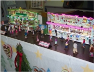 Viele kleine Besucher auf dem Platz.